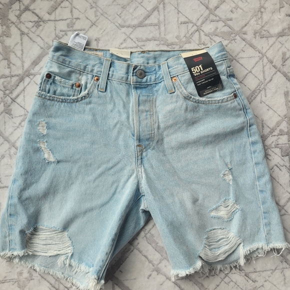 Levi's 90s Shorts - Picture 2 of 2